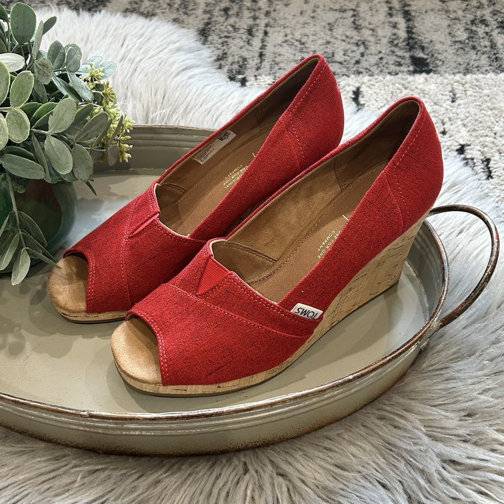 TOMS Women's‎ Classic Red Wedge Sandal Size 8 Display Condition